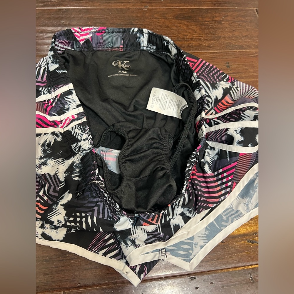 NWOT Calvin Klein Running Shorts Geo Shift Berry Patten Women XL - Picture 5 of 5